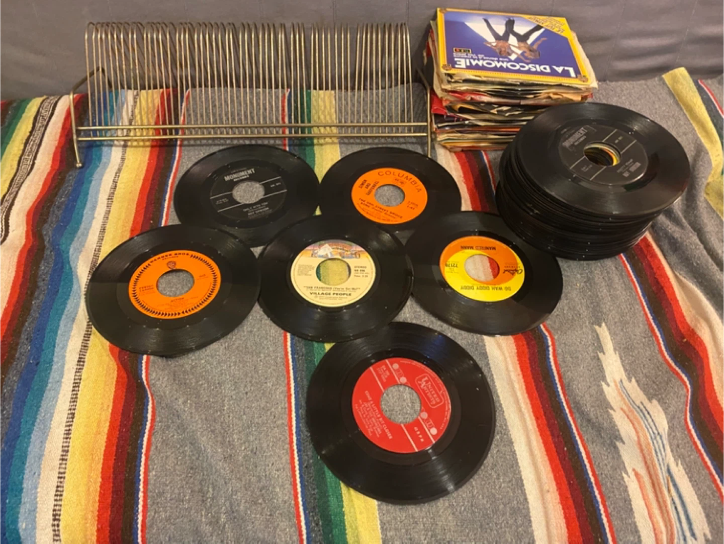 Assorted lot of 100 vinyl 45s