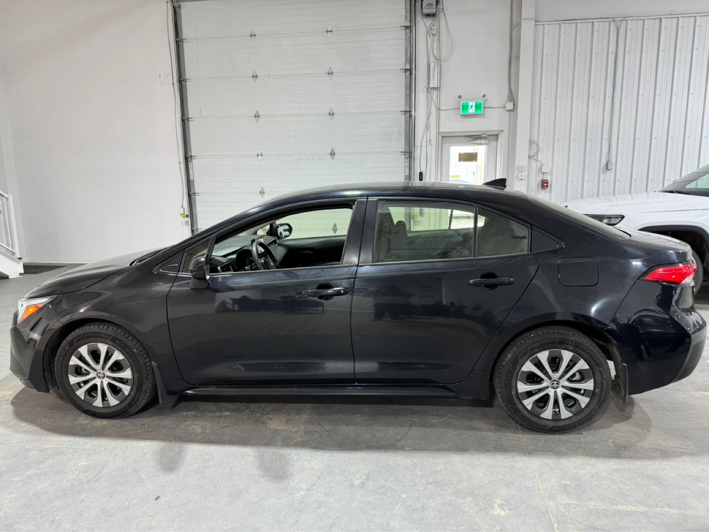 2023 Toyota Corolla Hybrid LE — AMVIC Inspected! - photo 4