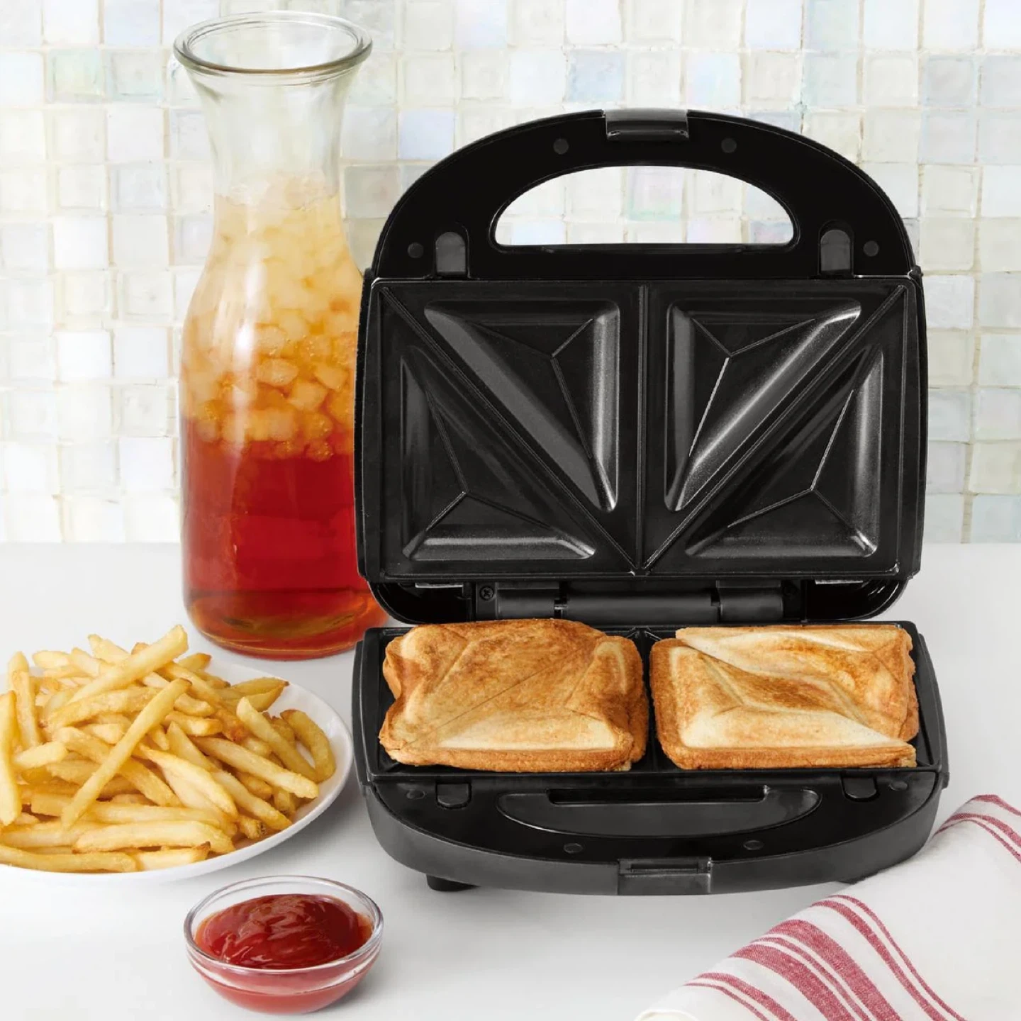 Black 2-in-1 Sandwich and Waffle Maker - photo 4