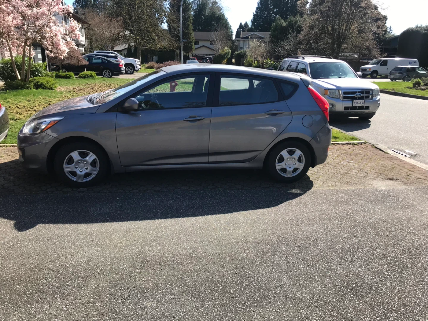 Hyundai Accent Hatchback - photo 2