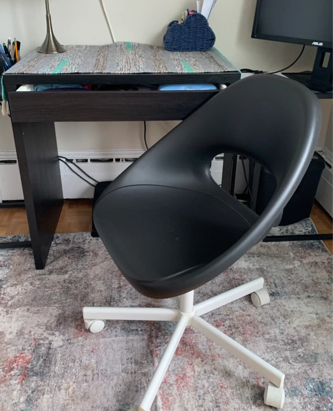 Desk + Chair in great condition