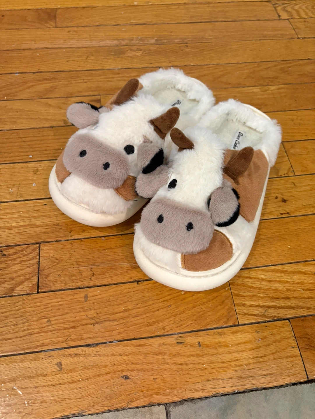 Moon Cake Cow Slippers women’s 7