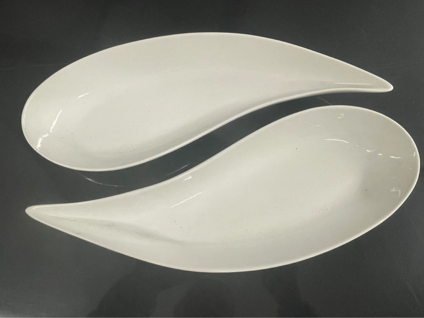 Verdici Design White Serving Plates (Set of 2)