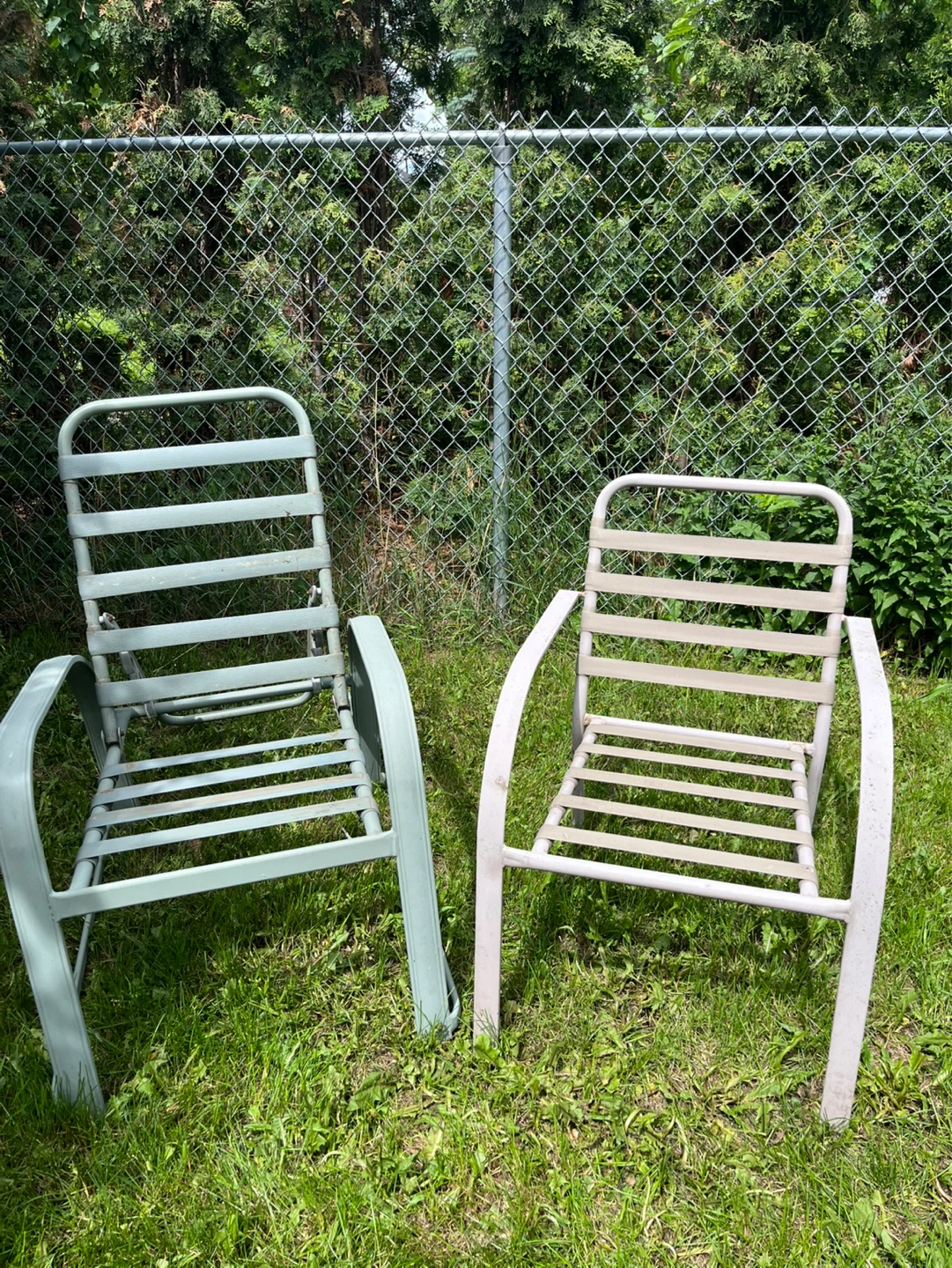 Set of 2 Vintage Metal Lawn Chairs