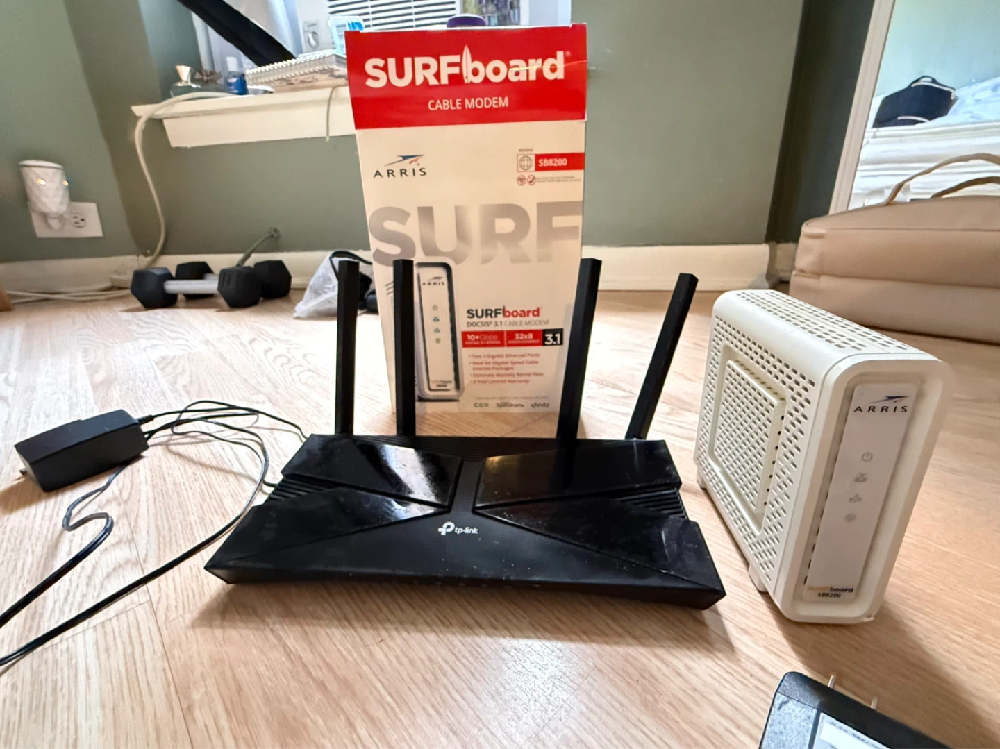 ARRIS SURFboard Cable Modem + Tp-link WiFi router