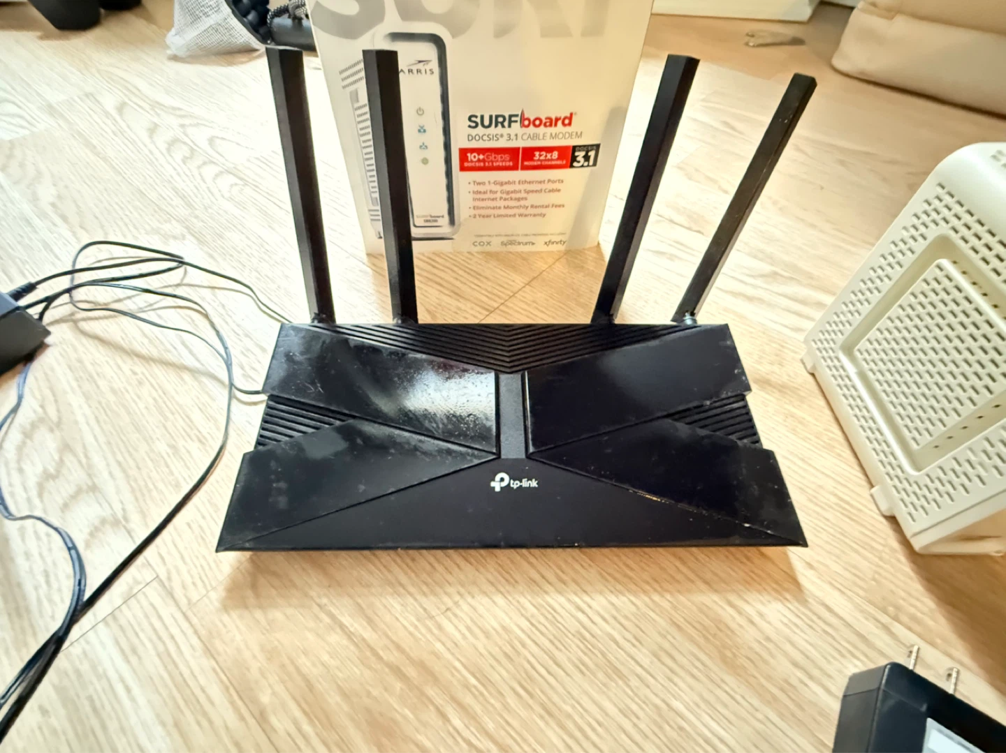 ARRIS SURFboard Cable Modem + Tp-link WiFi router - photo 3