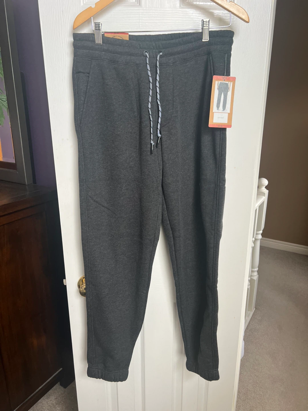BNWT Men's Jogger Sweatpants - size medium