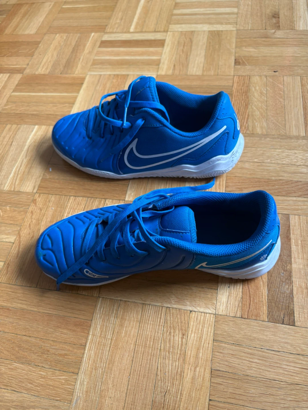 Size 5 Nike Indoor Soccer Shoes - Blue - photo 2