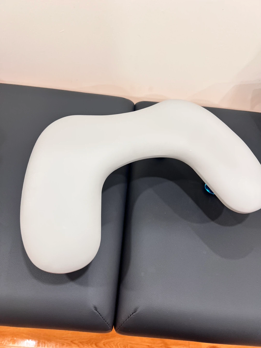 Curved Arm Rest with Adjustable Metal Legs