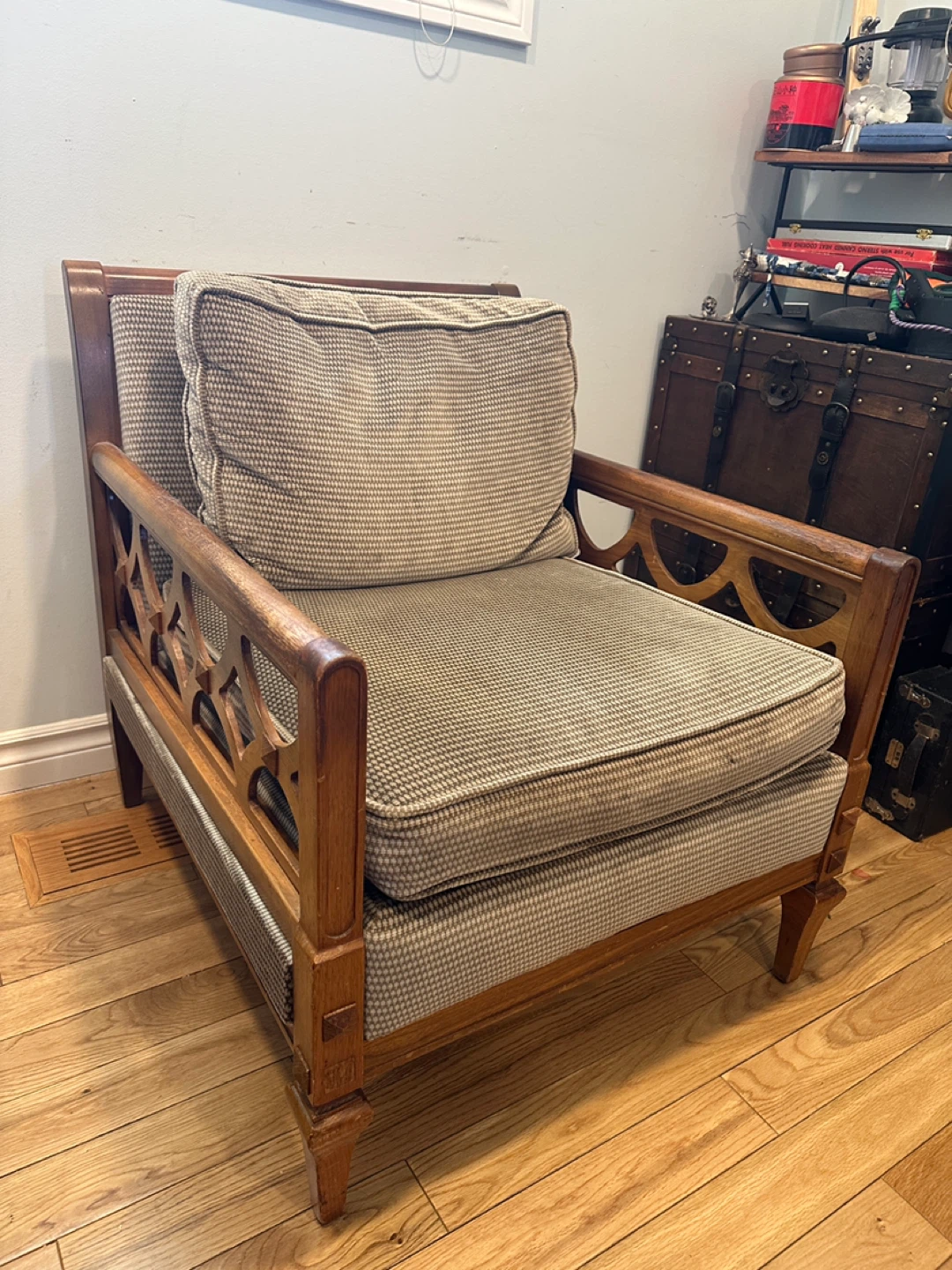 Vintage MCM Style Accent Lounge Chair (CAN DELIVER) - photo 4