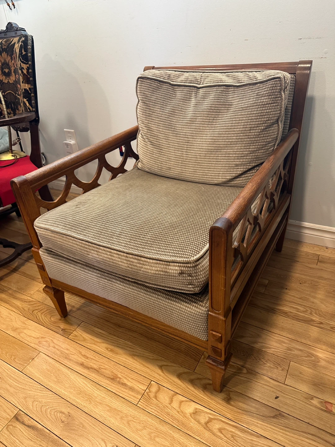 Vintage MCM Style Accent Lounge Chair (CAN DELIVER)