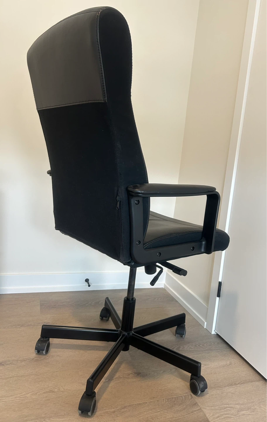 IKEA Black Office Chair with Wheels - photo 2