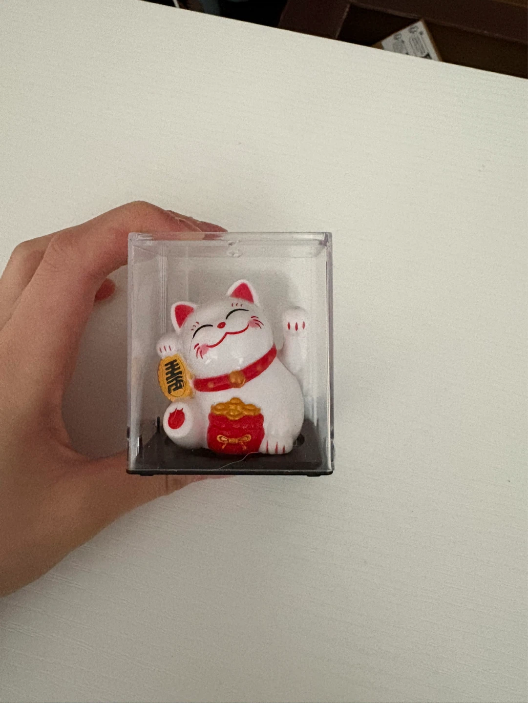 Solar Powered Waving Cat Figurine