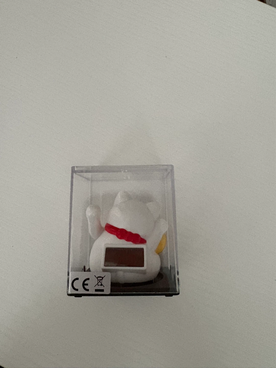 Solar Powered Waving Cat Figurine - photo 2