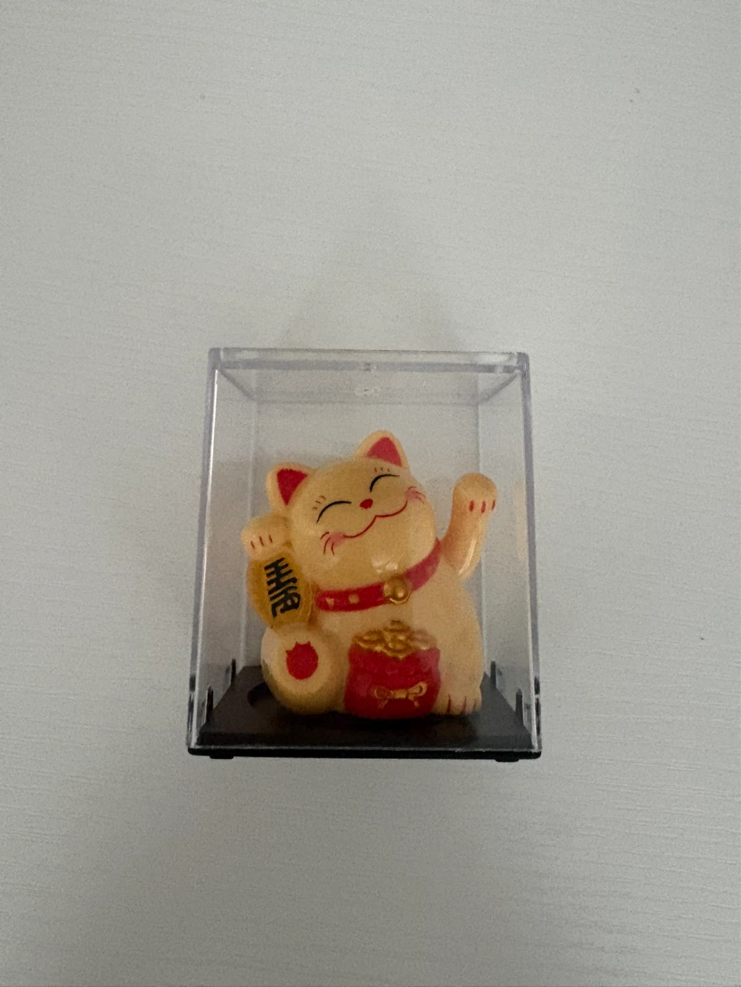 Solar Powered Waving Cat Figurine - photo 4