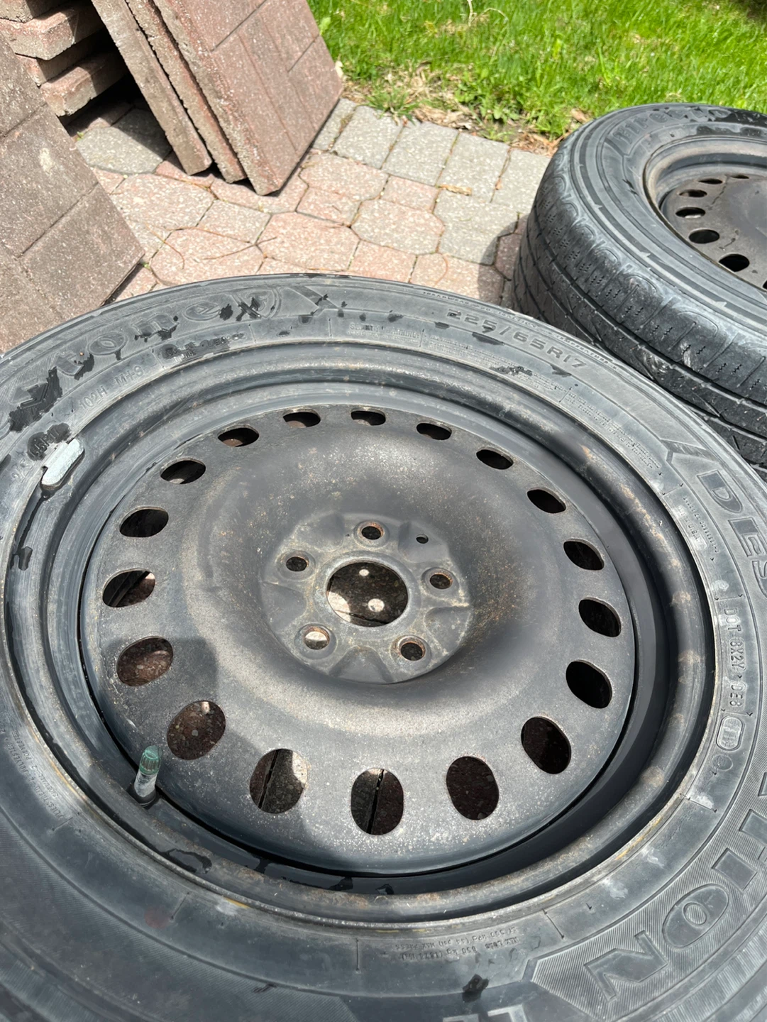 225/65R17 on 5x114.3 rims - photo 2