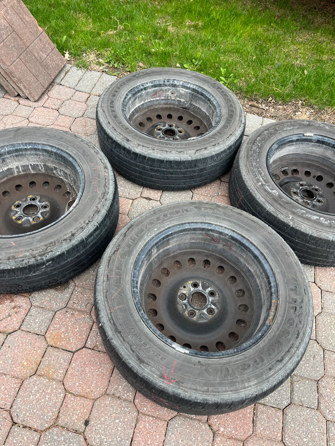 225/65R17 on 5x114.3 rims - photo 3