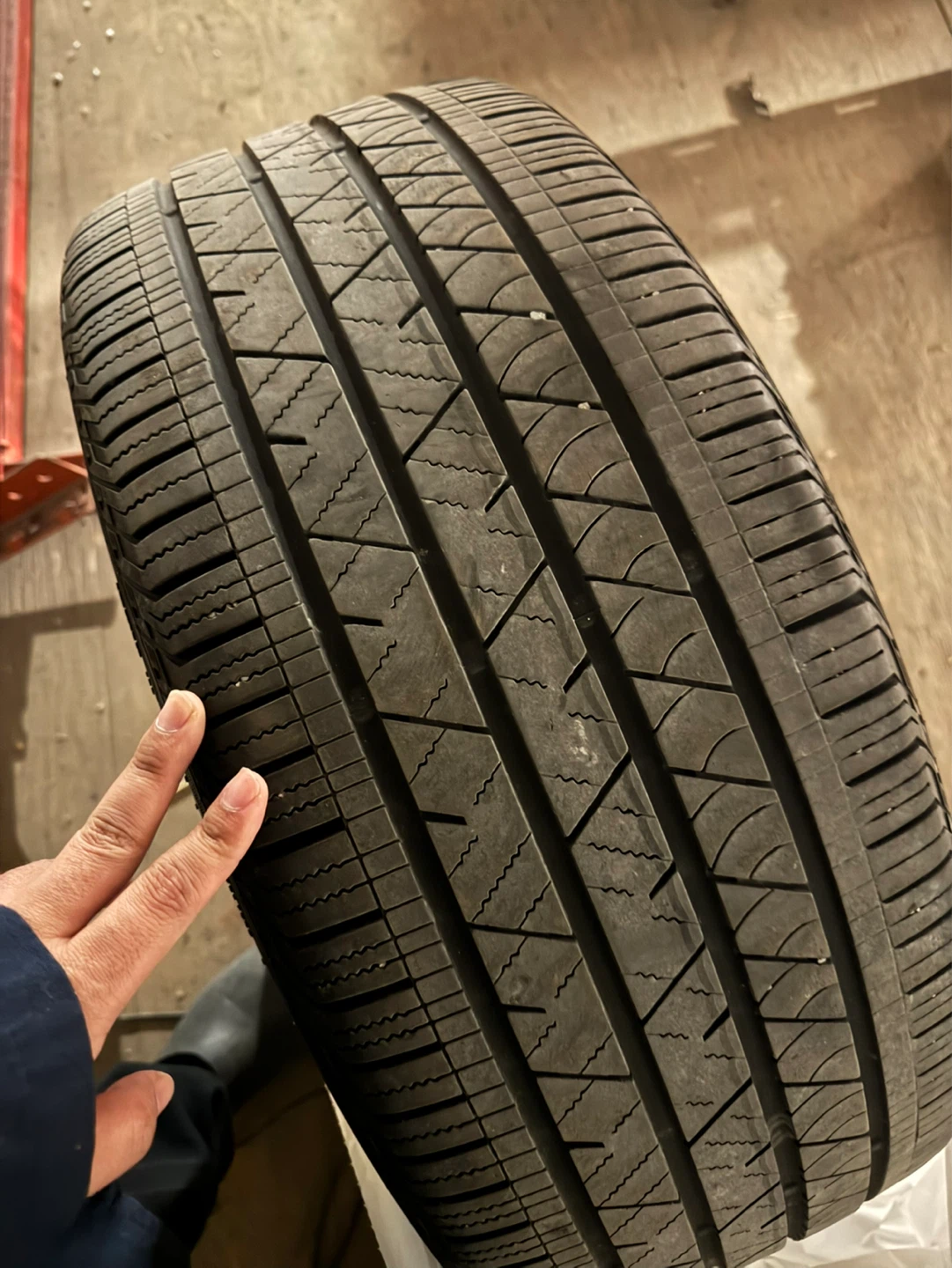 Continental 255/45R20 105V Tire