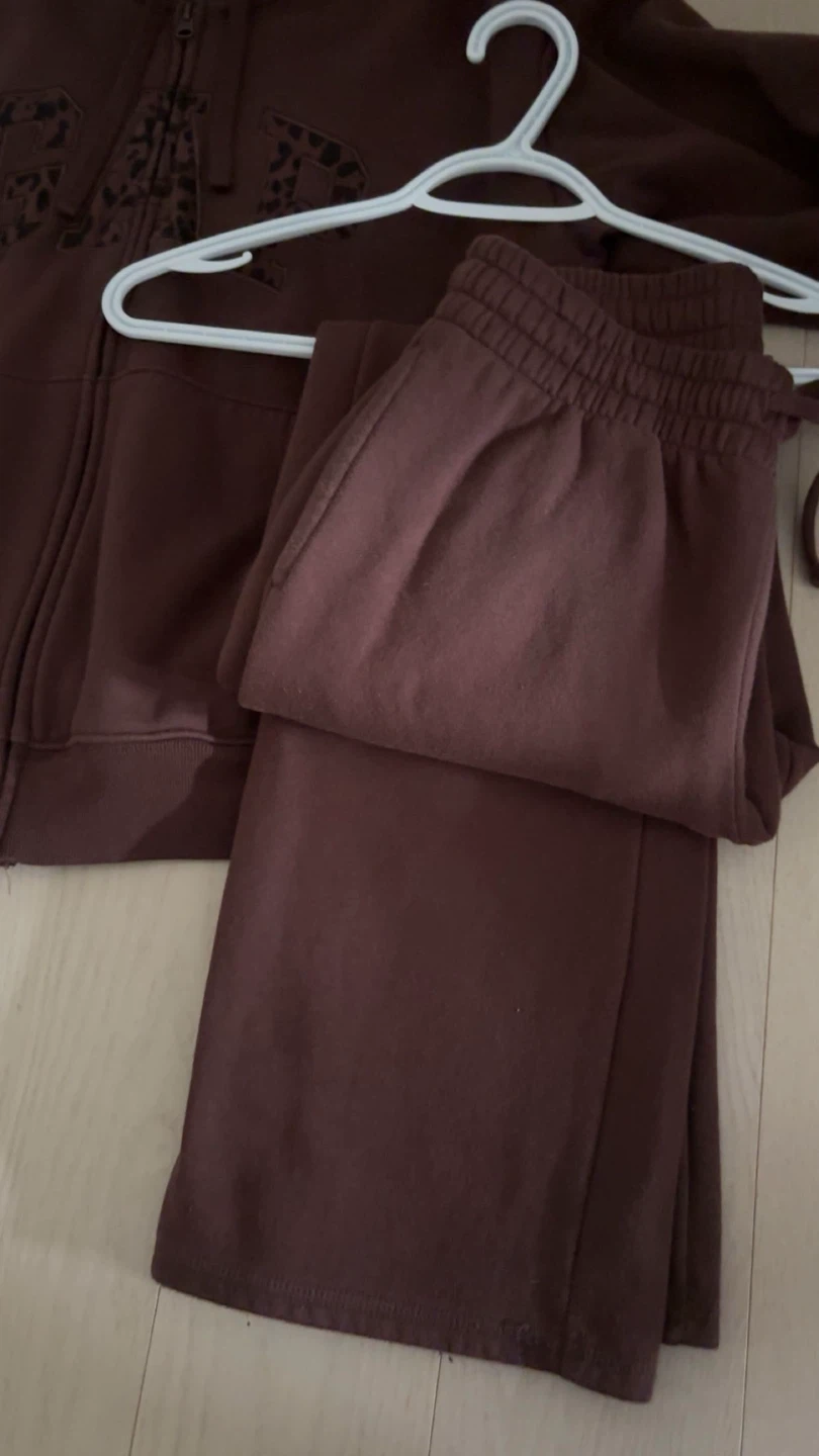 GAP Brown Fleece Hoodie and Jogger Set with Leopard Print Logo - photo 3