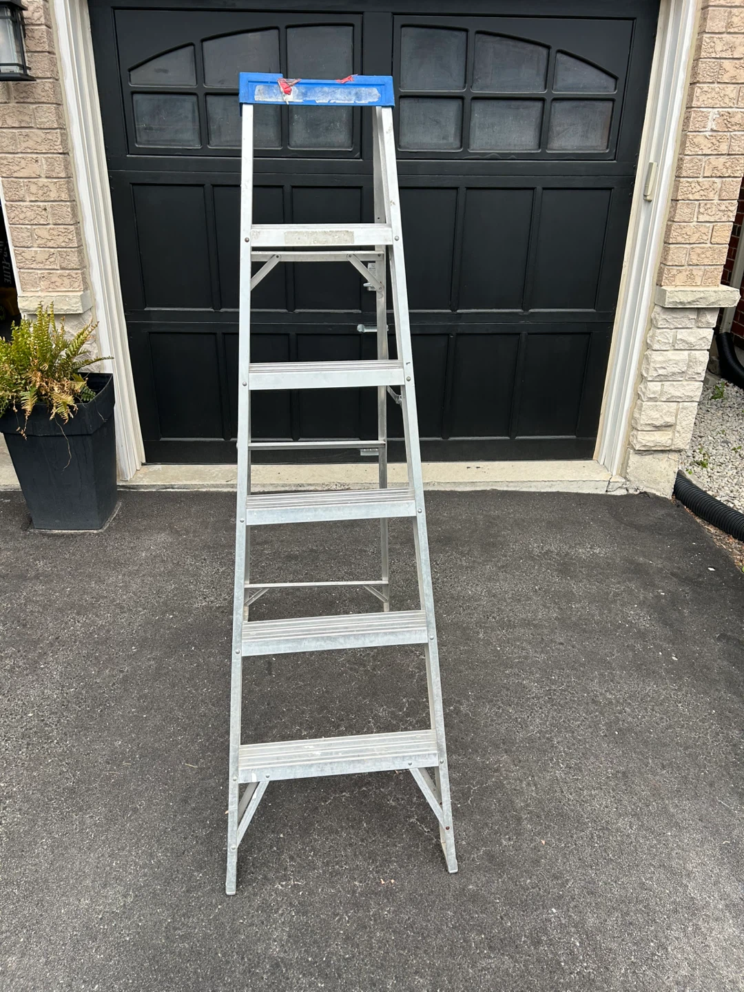 6 ft Aluminum Step Ladder