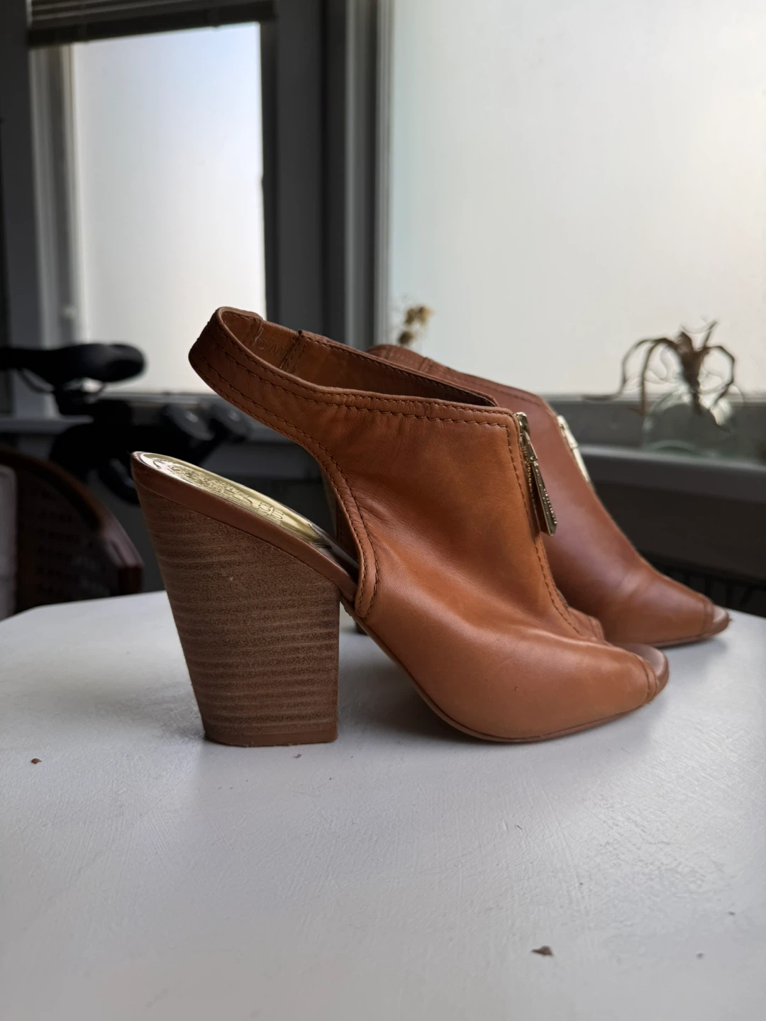 Vince Camuto Brown Leather Heels sz 9