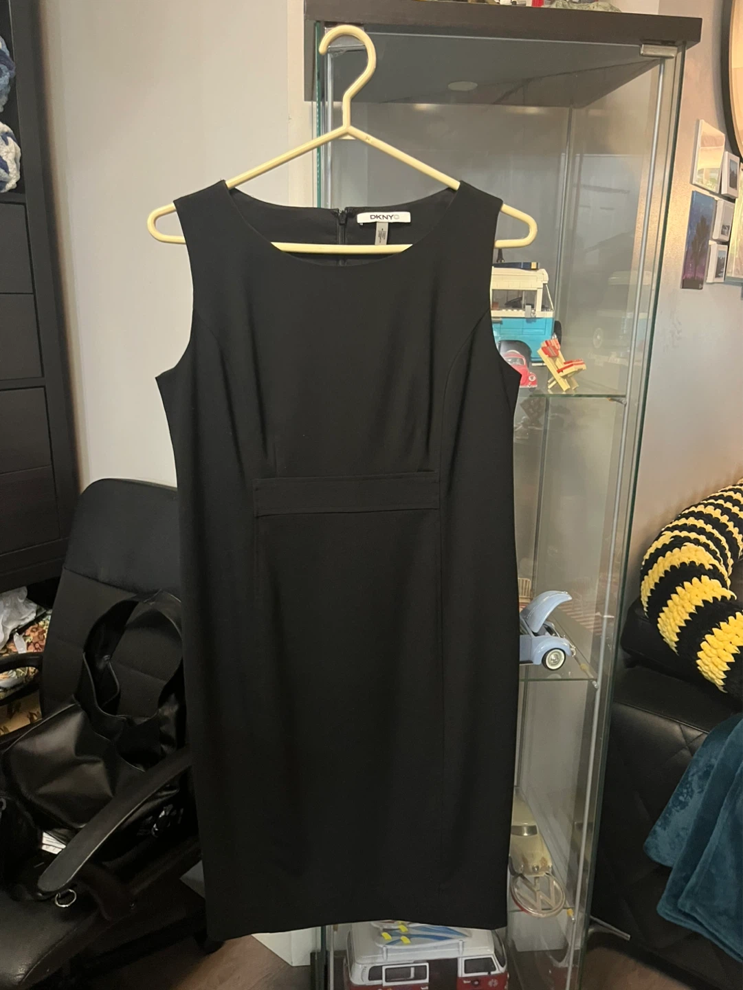 DKNY Black Sleeveless Sheath Dress Size 6