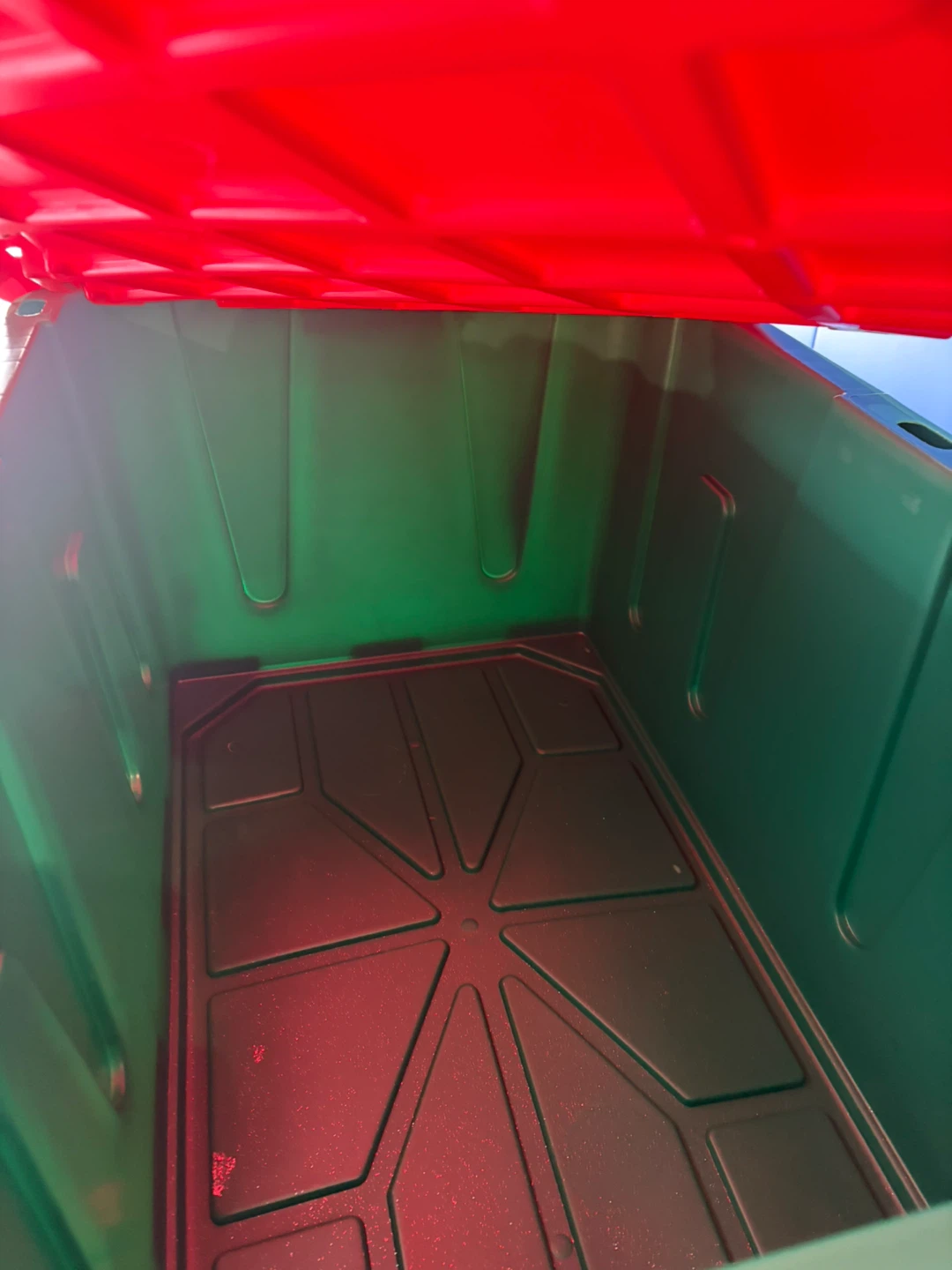 Set of 2 Green and Red Storage Totes - 27 Gallon - photo 4
