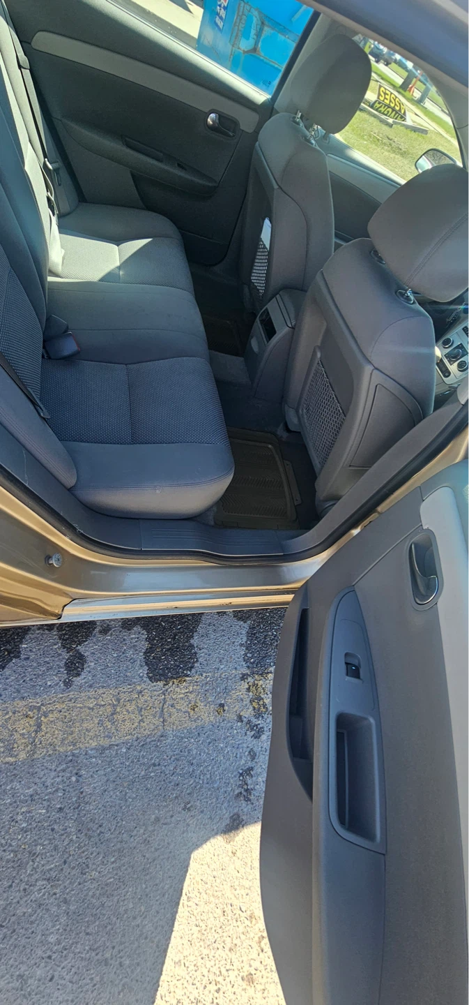Chevrolet Malibu LS Sedan- 2008 model - photo 4