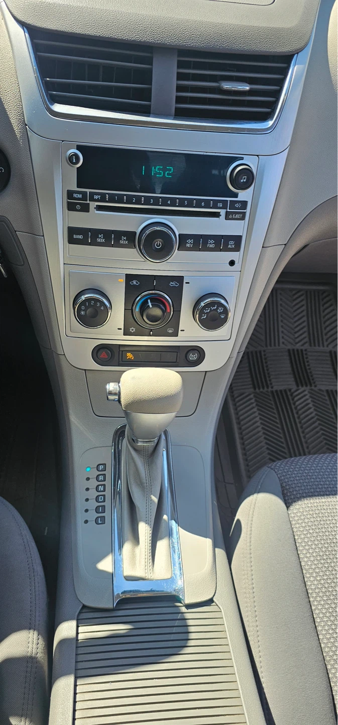 Chevrolet Malibu LS Sedan- 2008 model - photo 3