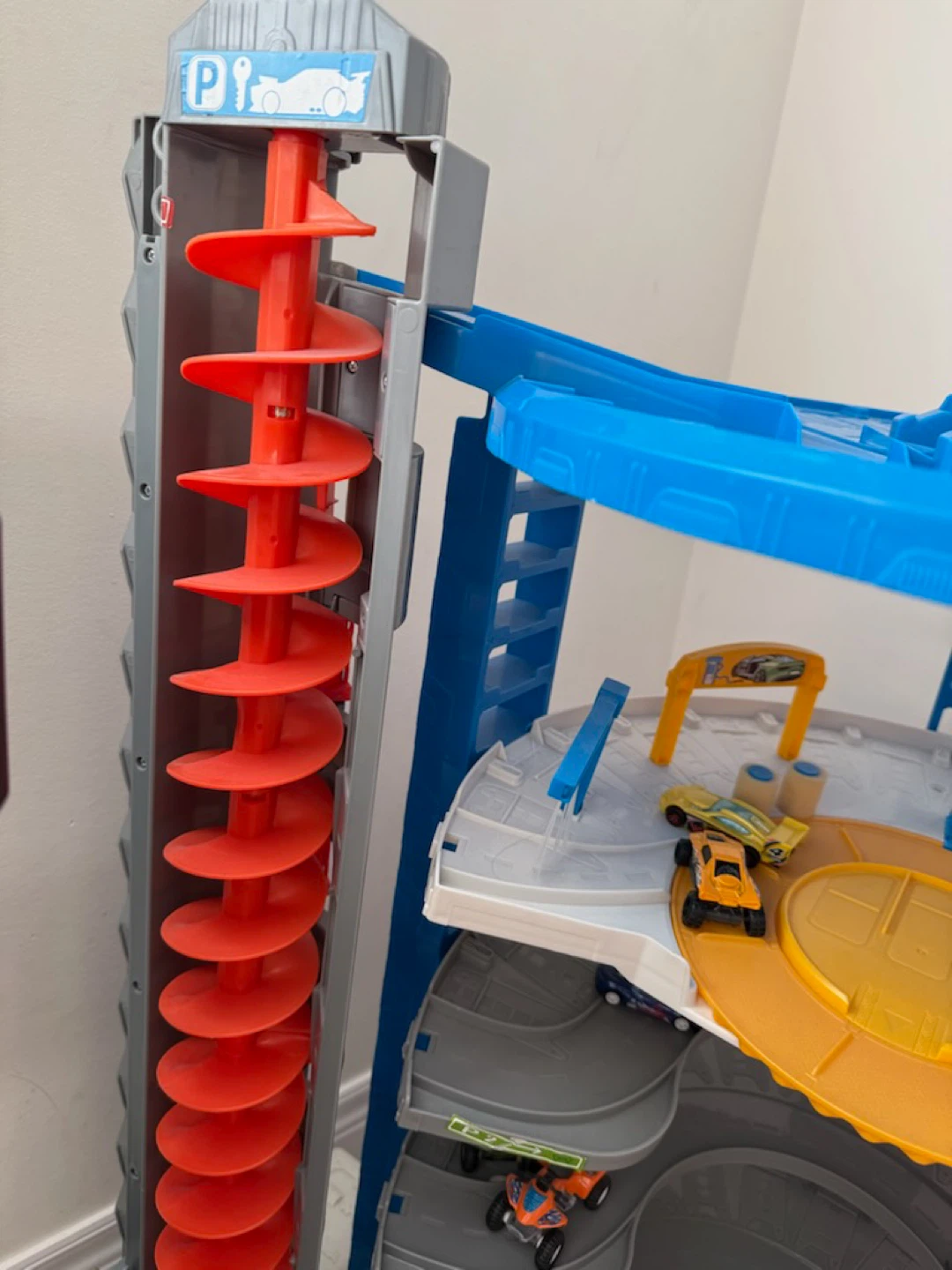 Hot Wheels City Ultimate Garage Playset - photo 3