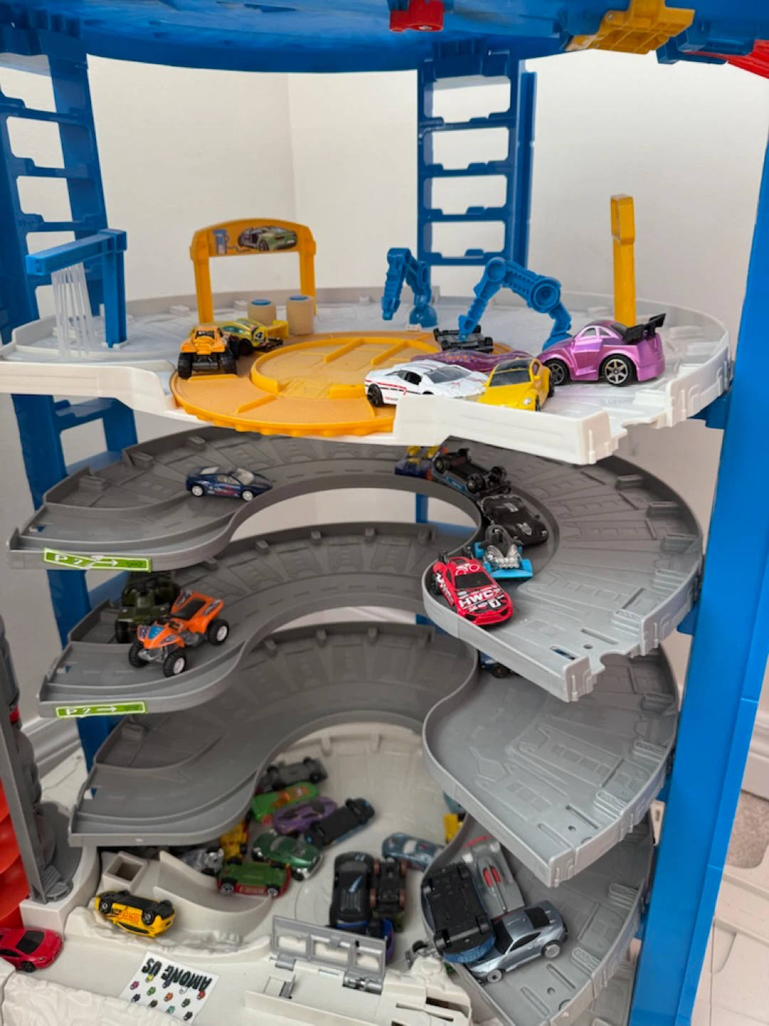 Hot Wheels City Ultimate Garage Playset