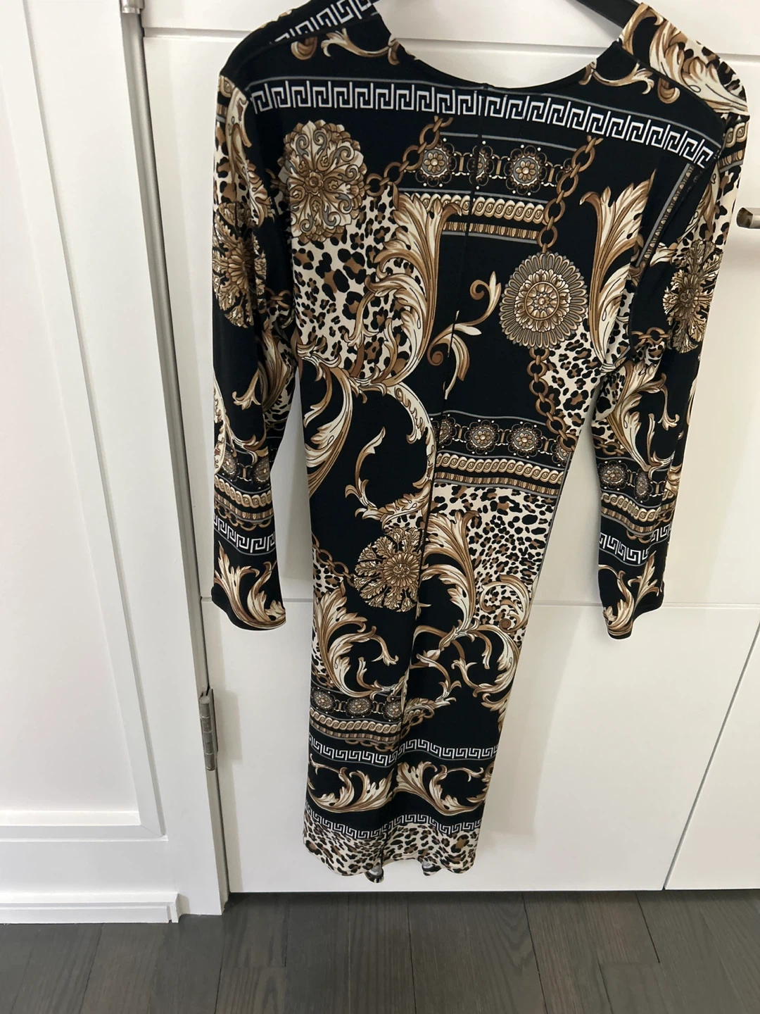 EVO VARRO Women's Black & Gold Print Wrap Dress XS/TP - photo 4
