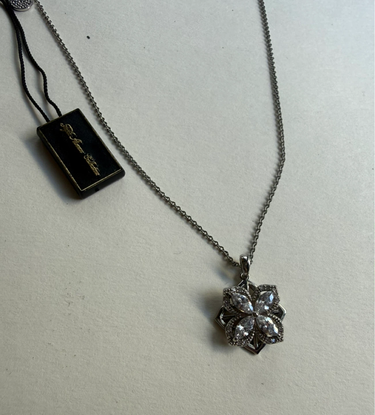 “Dazzling Spins” necklace - 18in