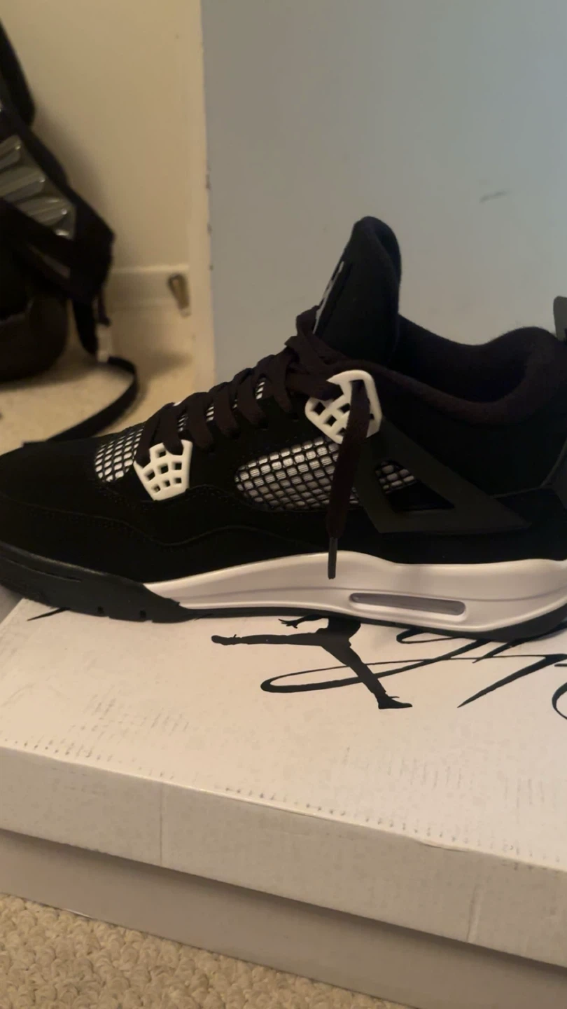 Air Jordan 4 Retro Black White size 9.5 - photo 2