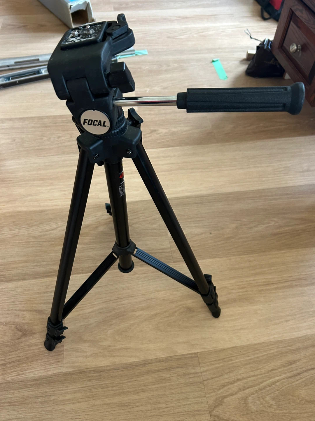Focal Tripod with Three-Way Panhead and Quick Shoe