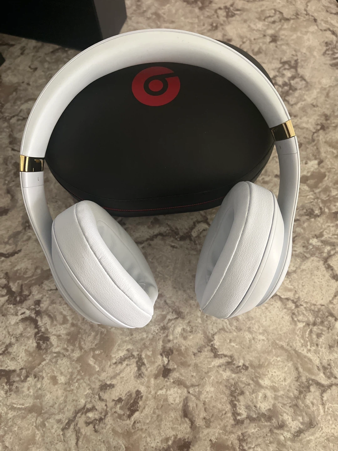 Beats Studio3 Wireless Over-Ear Headphones - White - photo 4