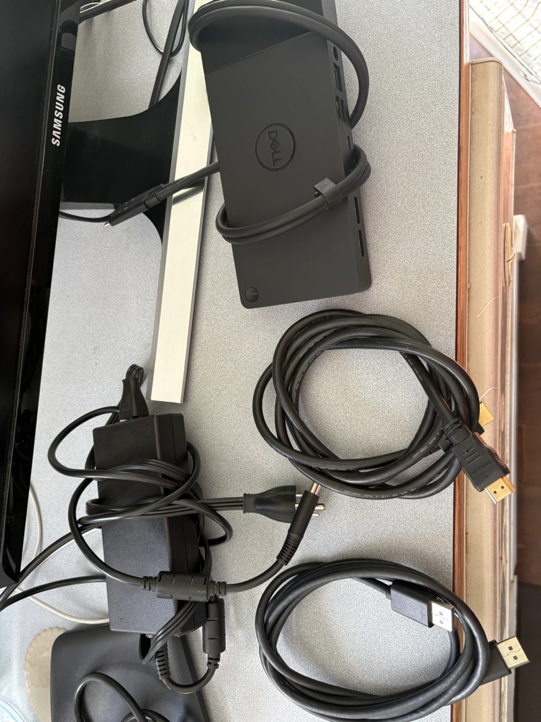 Dell and Samsung docking stations with cables - photo 3