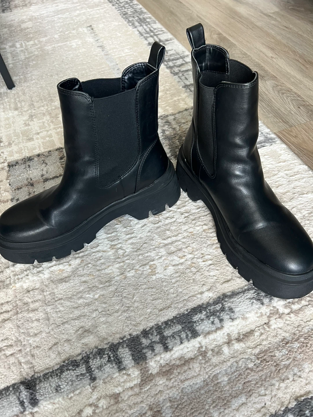 Call it Spring - Black Chelsea Boots Size US 9 - photo 2