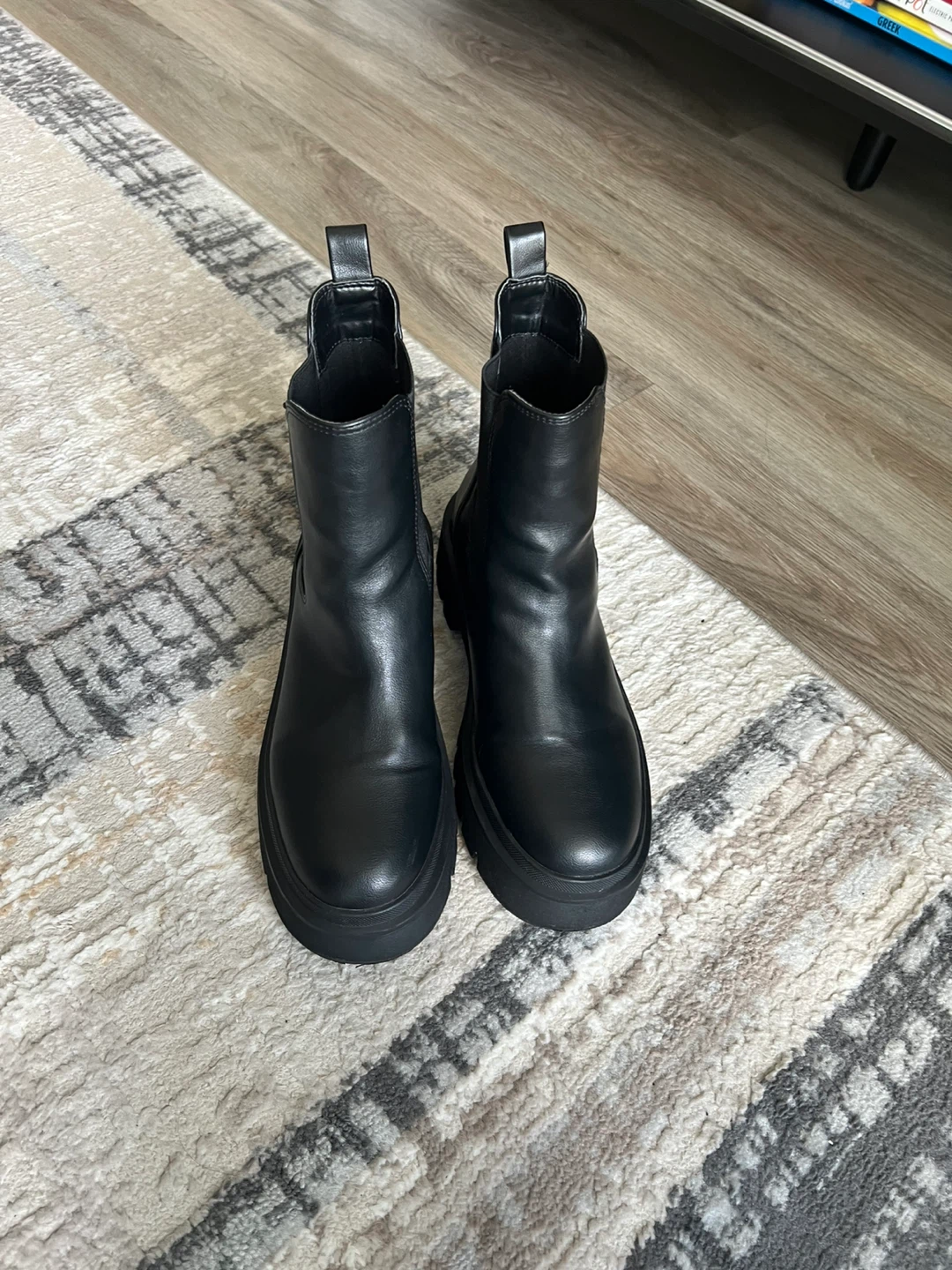 Call it Spring - Black Chelsea Boots Size US 9 - photo 3