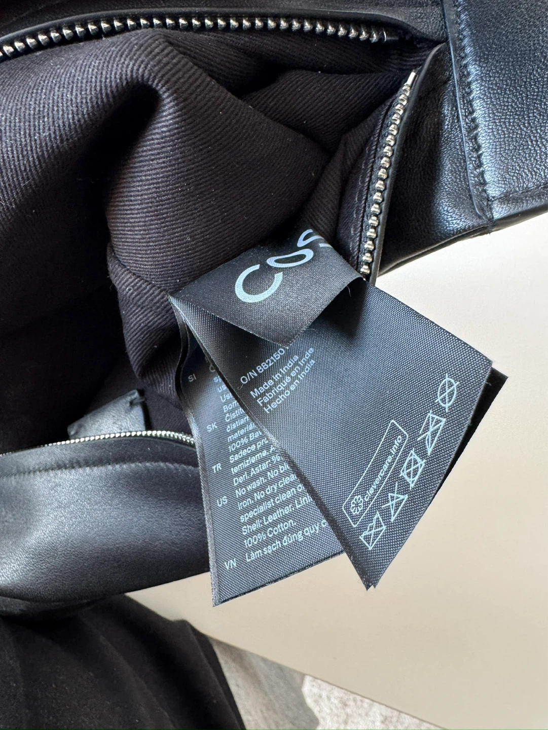 COS “Swing” Leather Shoulder Bag - Black - photo 3