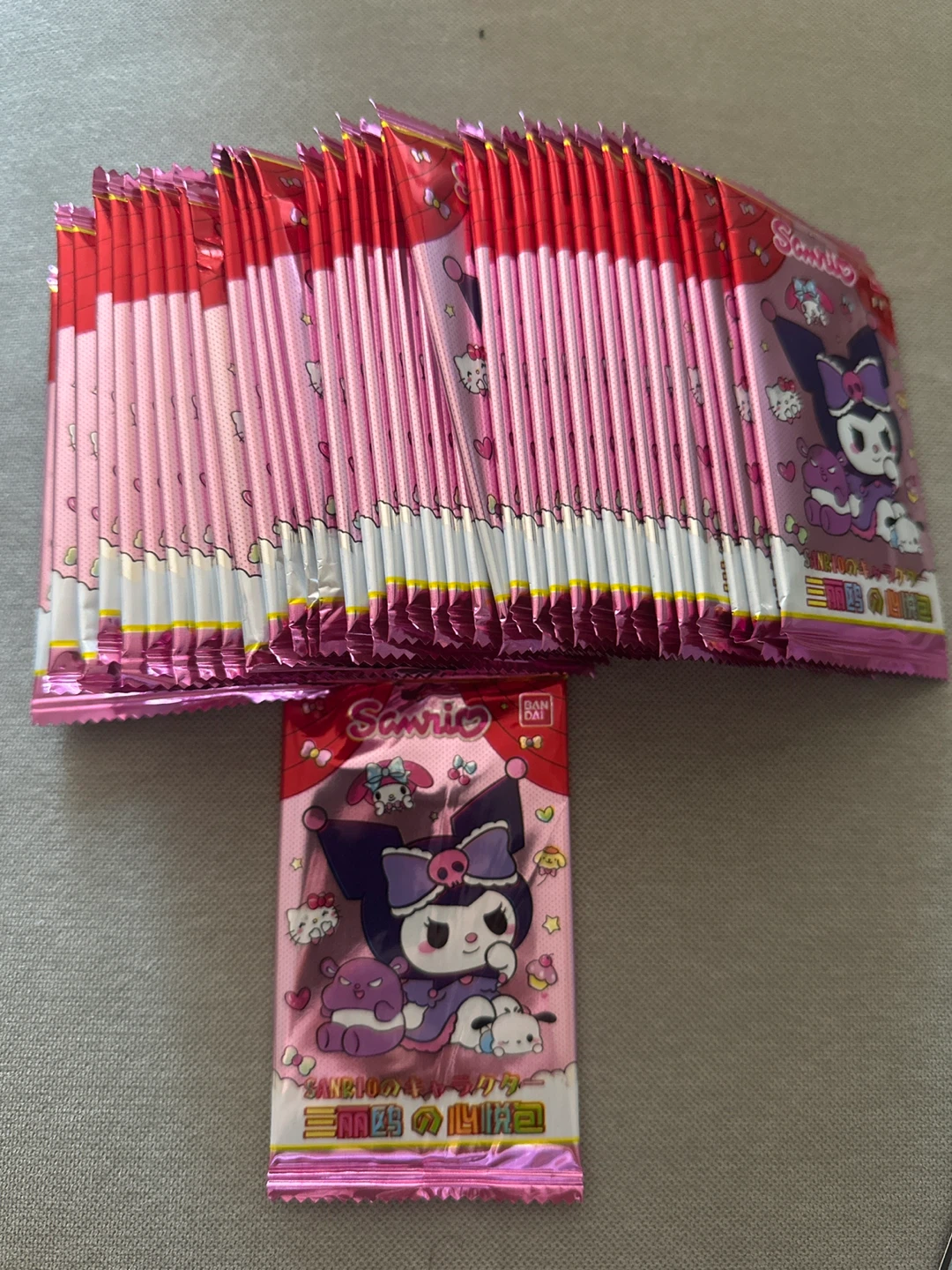 30 HELLO KITTY PACKS CARDS