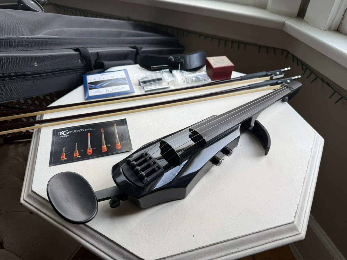 Black 4-string NS WAV Electric violin