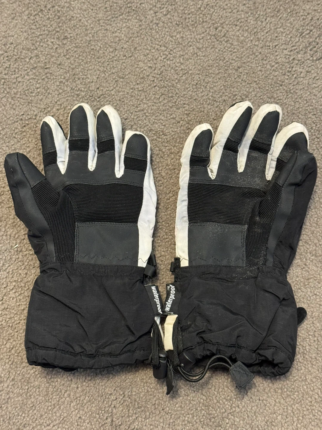 Waterproof Ski Gloves - women’s - photo 2
