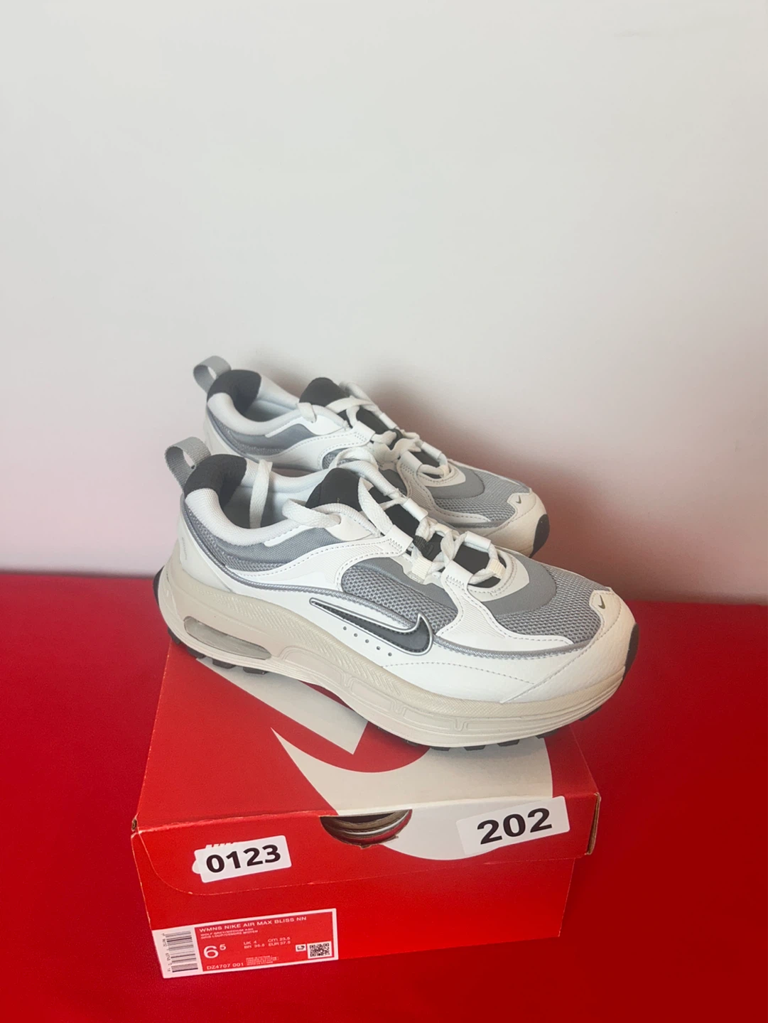 Nike White and Gray Running Sneakers. - photo 5