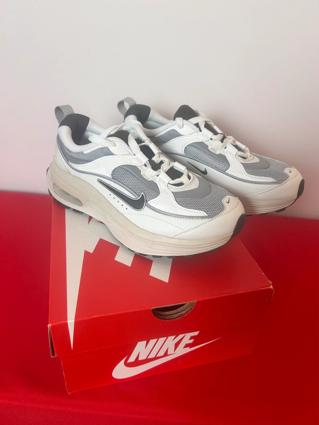 Nike White and Gray Running Sneakers. - photo 4