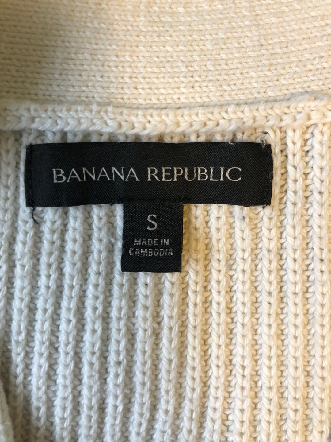 4 Sweaters - photo 2