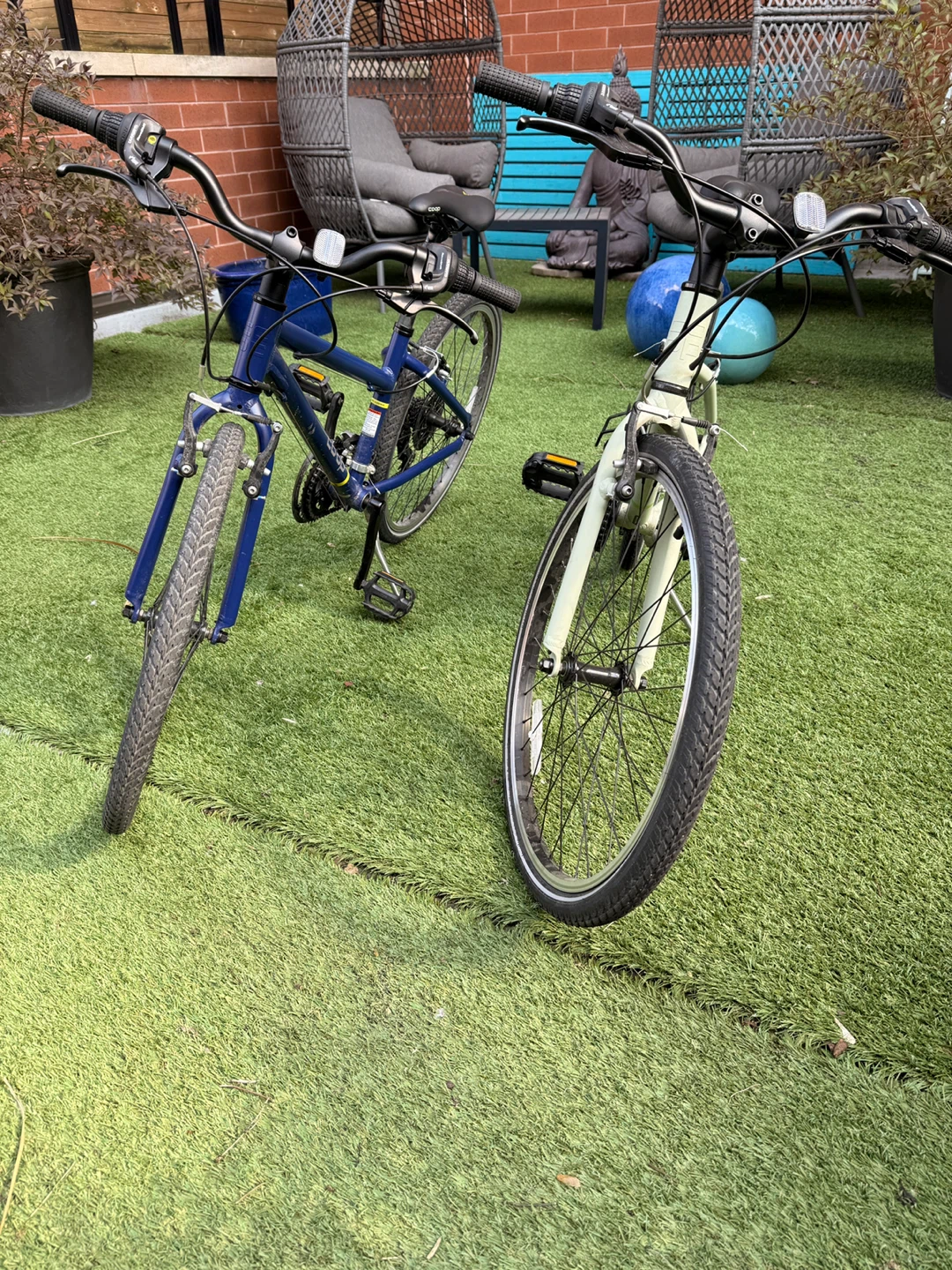 2x REI Coop Rev City kids 24 inch bike - photo 3