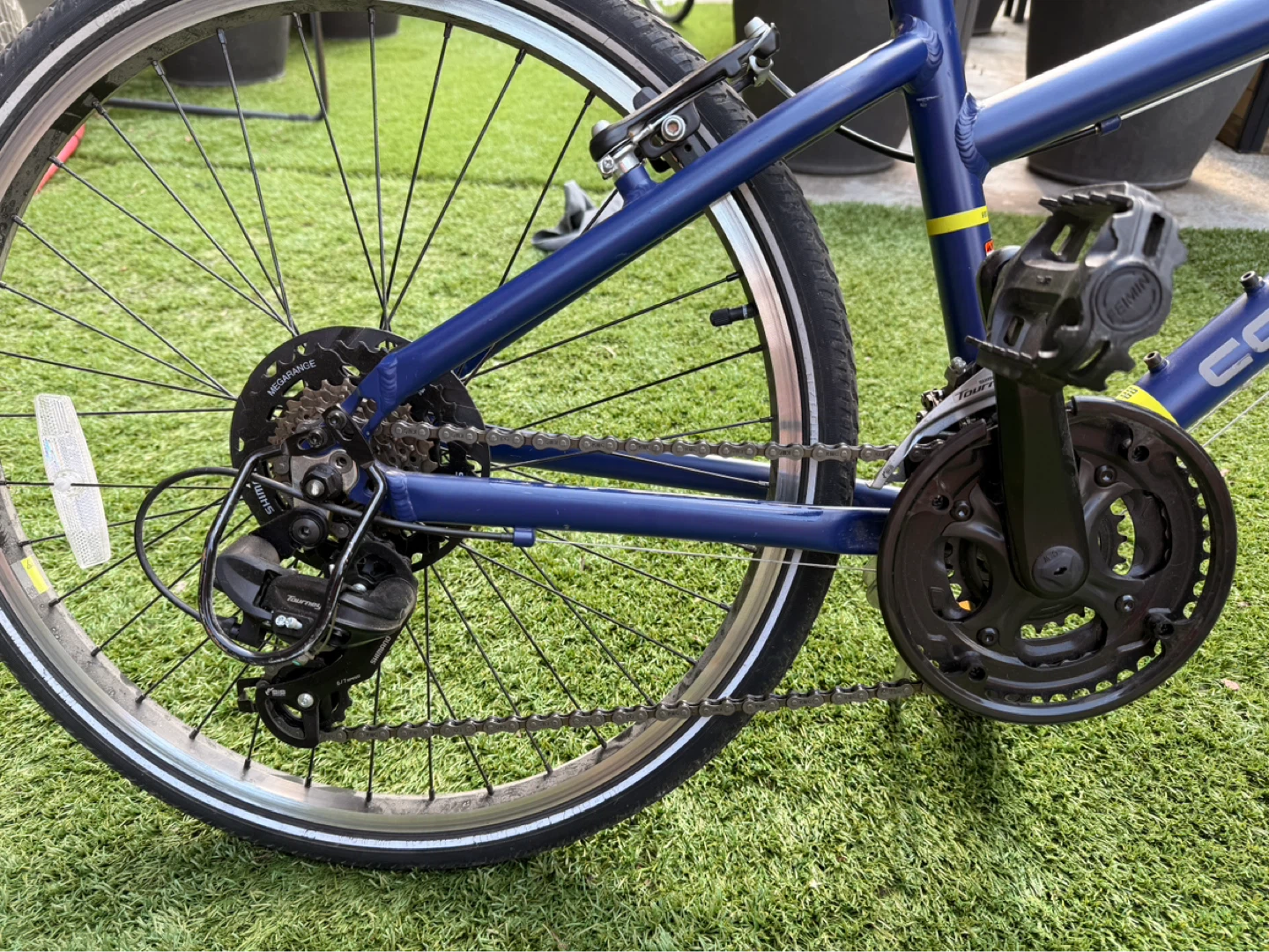 2x REI Coop Rev City kids 24 inch bike - photo 4