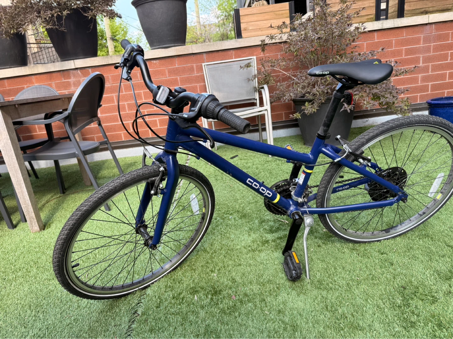 2x REI Coop Rev City kids 24 inch bike - photo 5