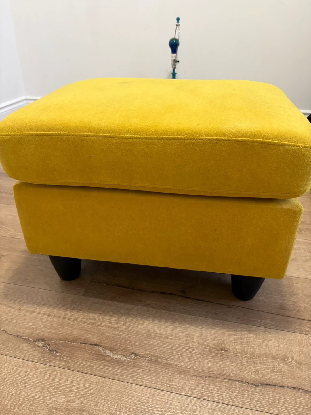 Mustard Ottoman with pillow and throw - photo 3